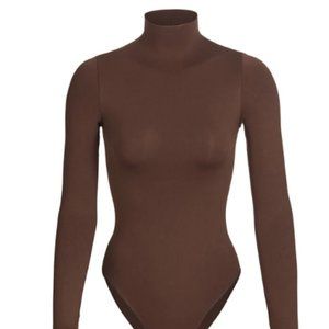Essential Mock Neck Long Sleeve Bodysuit